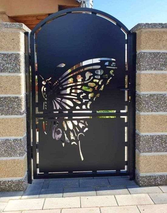 Porți și garduri din tablă decupată.