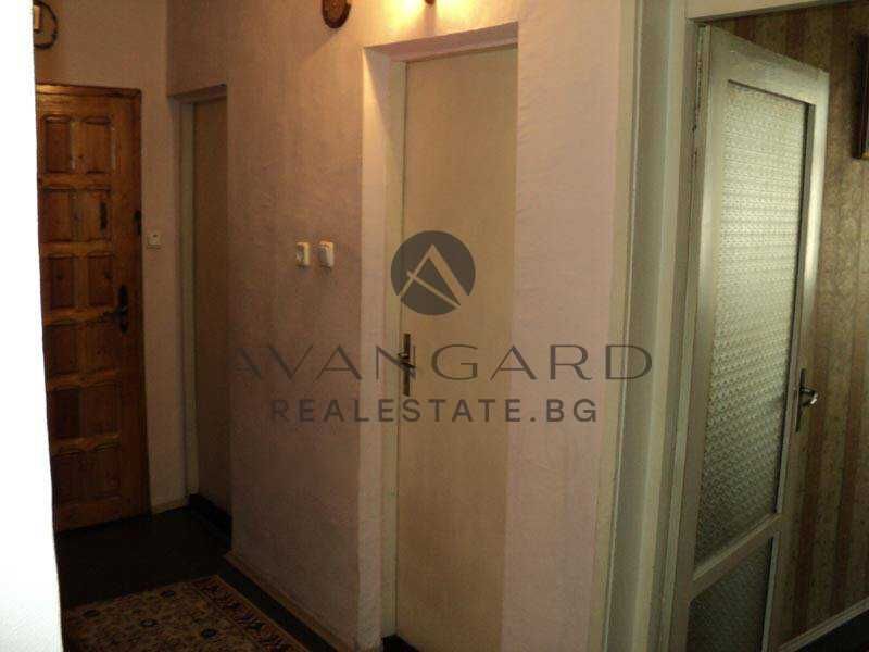 Продава се Тристаен апартамент в Пловдив, Изгрев - 84 кв.м за 785 €/кв.м - Снимка #1