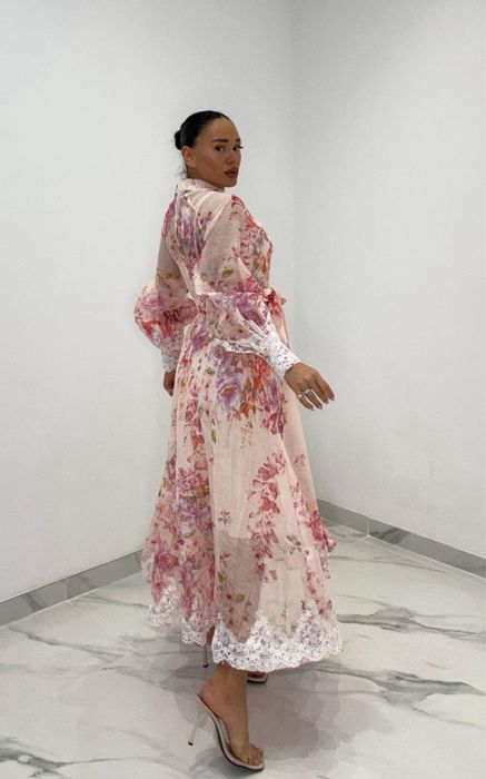 Рокля с дантела от вискоза