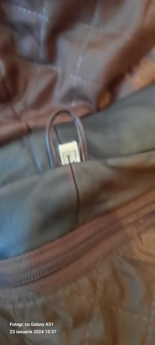 Vând haina de piele