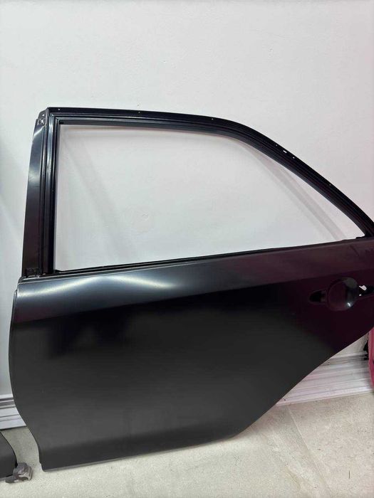 Задняя левая дверь камри 50