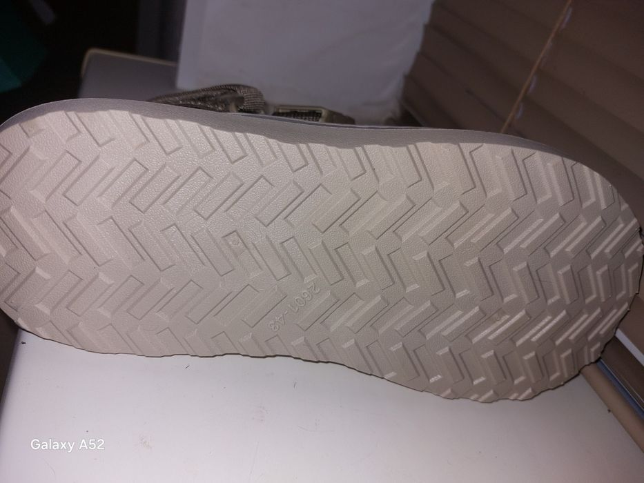 Продаю сандали новый