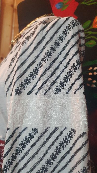 REDUCERE PRET 25%! Costum popular (ie/camasa, valnic/fota/catrinta)