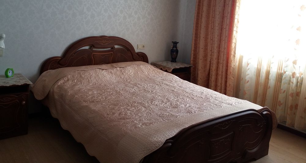 Спальный гарнитур шкаф, кровать, комод 2 тумбы б/у