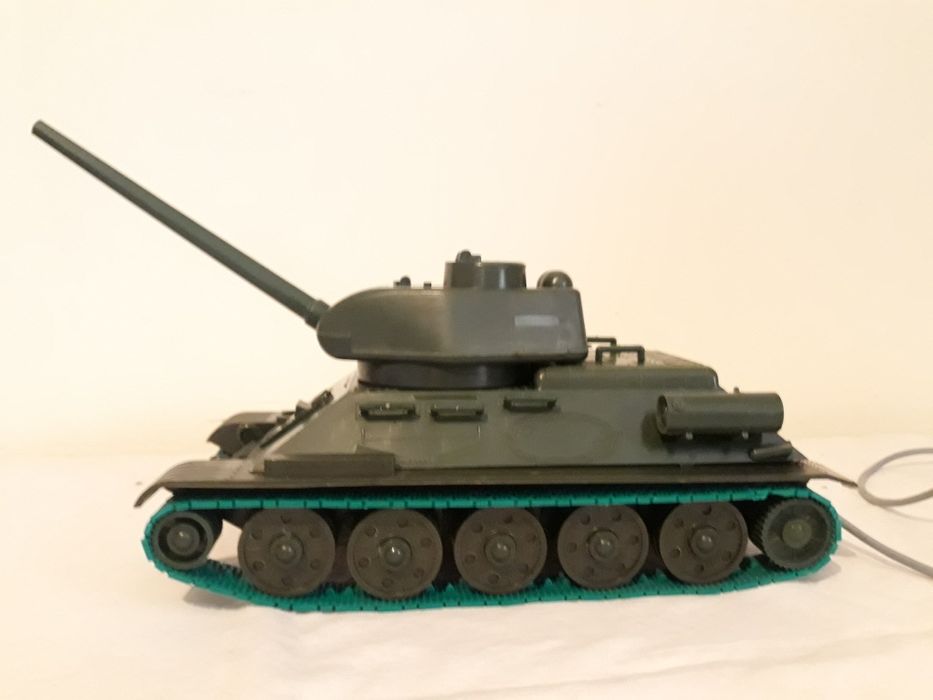 Tanc, Jucarie veche românească  / comunista