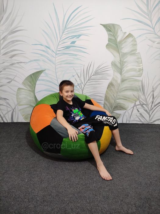 Кресло мяч , бескаркасное кресло - бинбэг .