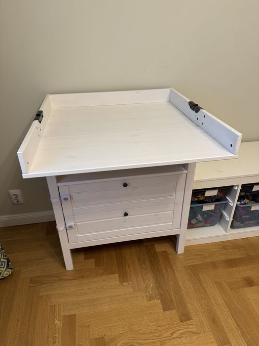 Masuta de infasat - bebelusi IKEA