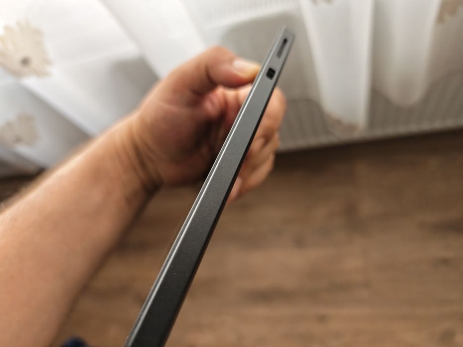 Lenovo tablet 10" LTE cu Windows 11