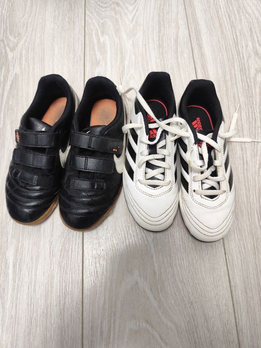 Adidasi Nike și Adidas cu crampoane