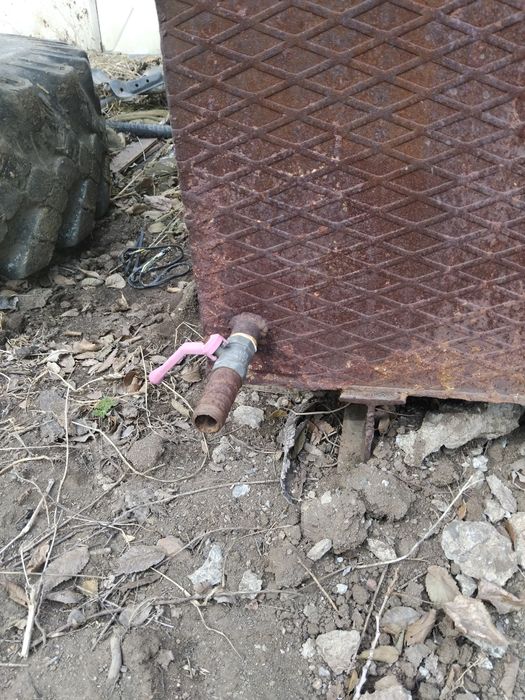 Ёмкость, металический куб.