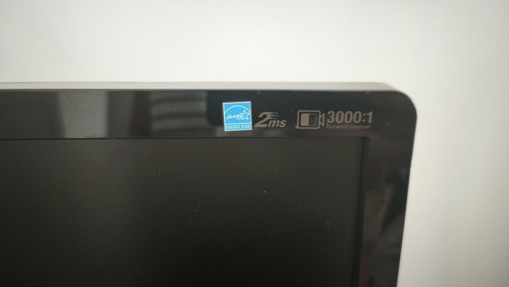 Монитор за компютър  Samsung с подарък клавиатура