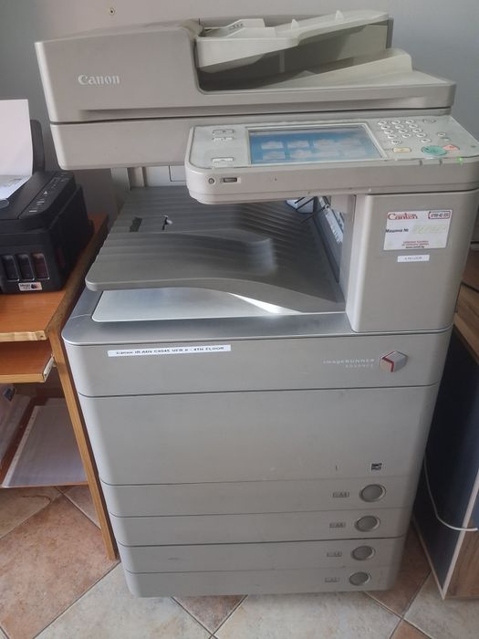 Продавам професионална копир машина