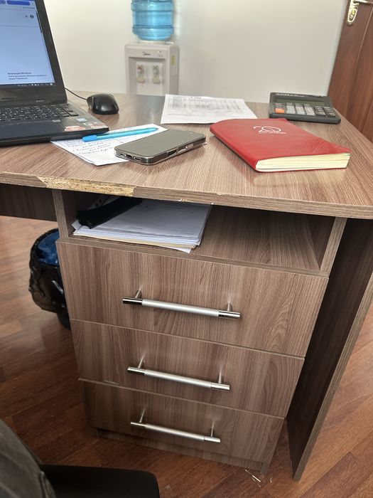 Офисной мебель.