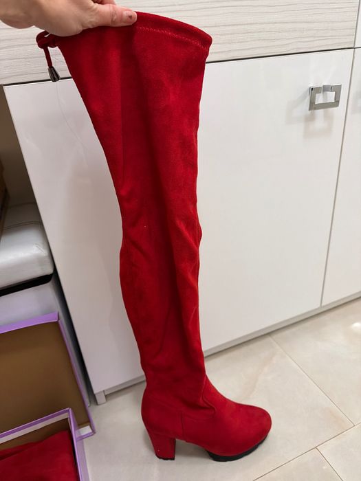 Червени дамски велурени ботуши