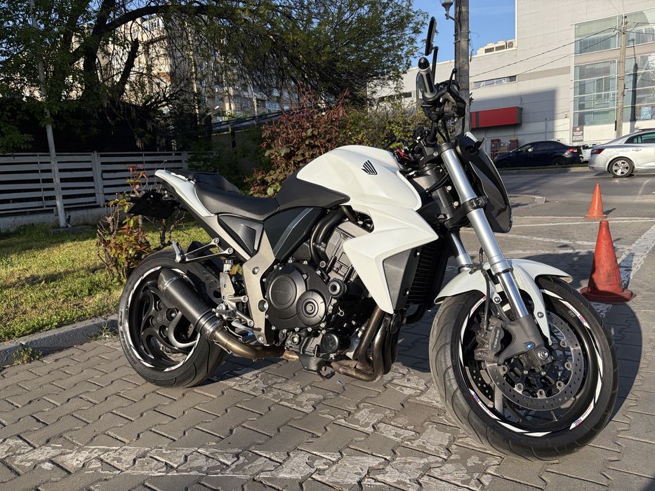 Vând Honda CB1000R