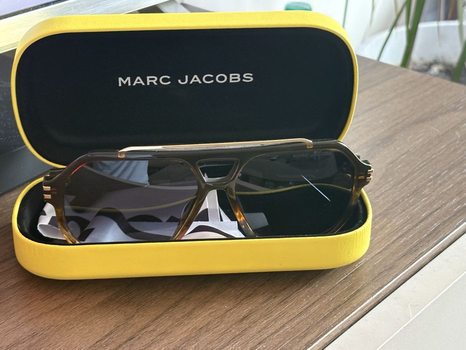 Продавам чисто нови очила