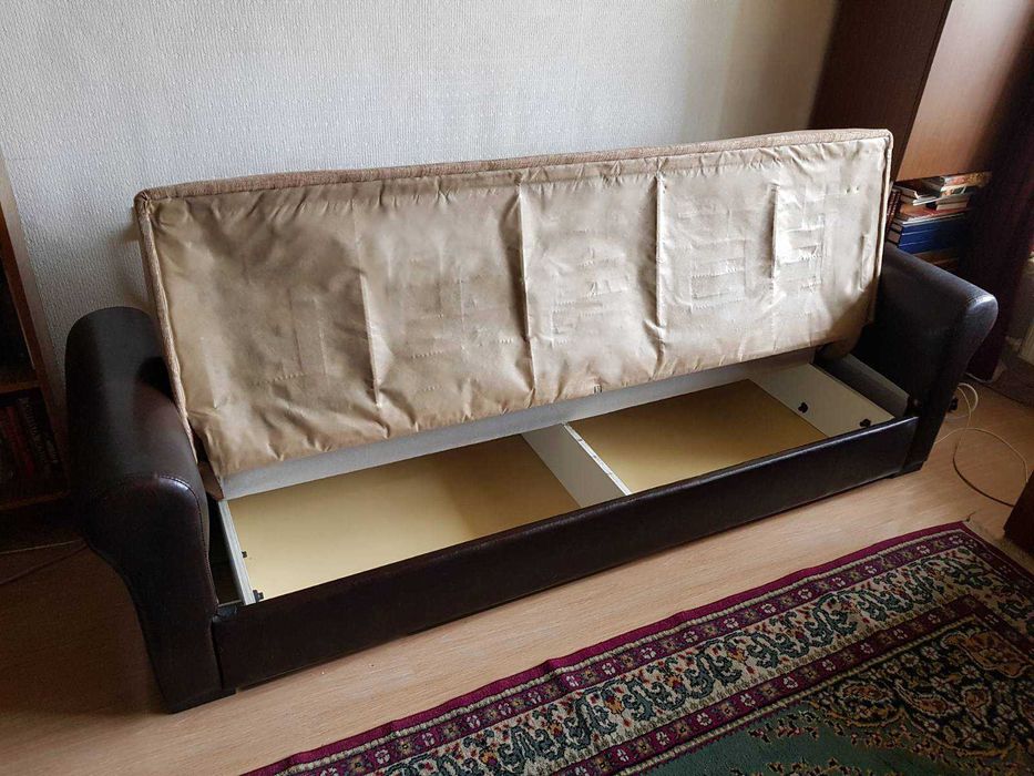 Разтегателен диван-клик-кларк с ракла отдолу и подлакърници еко кожа