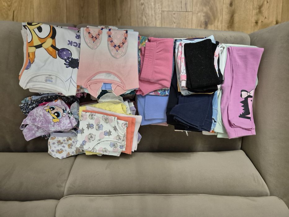 Hainute fetita marimea 122, 128 si 134