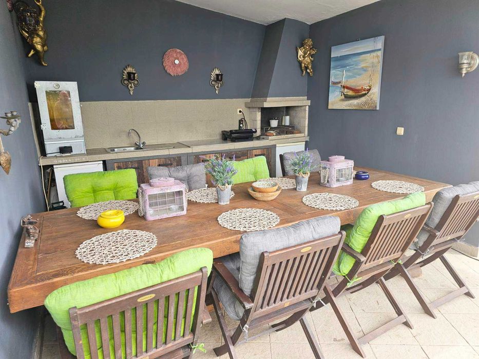 Луксозна триетажна къща с басейн, сауна и гараж в гр. Балчик