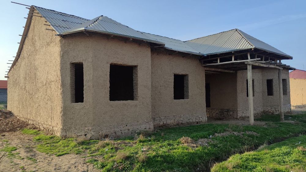 Samarqandda 6 xonligi uy sotiladi