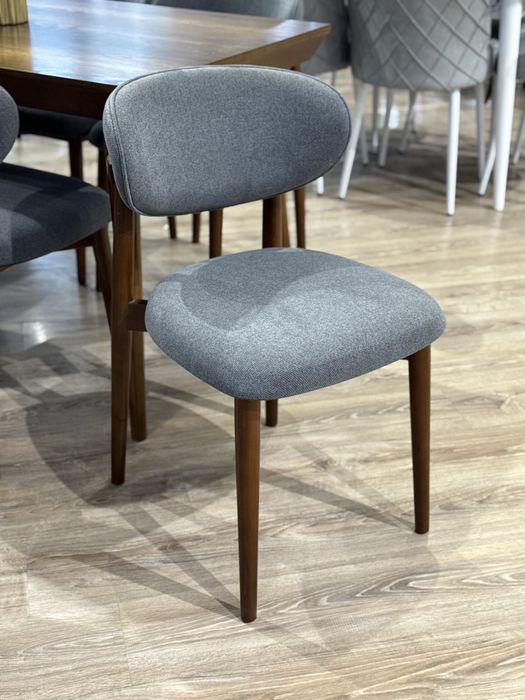 Стол стулья для гостиной и кухни