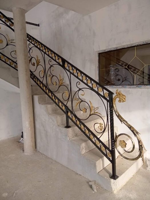 Balcoane și balustrada din fier forjat