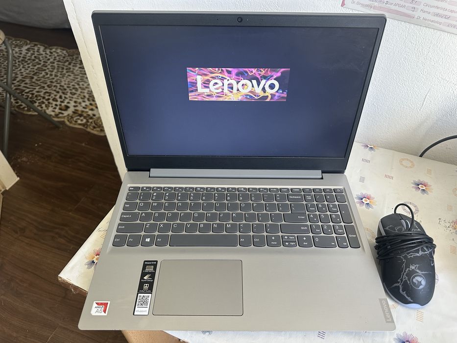 Vand laptop nou la cutie desfacut doar de proba