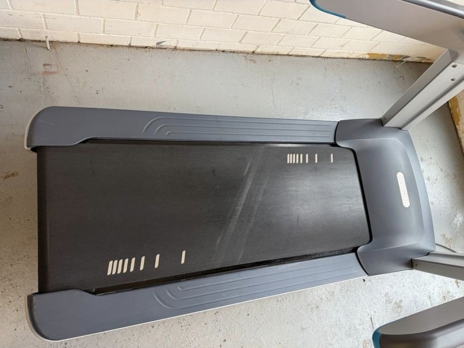 Фитнес уреди Precor бягаща пътека