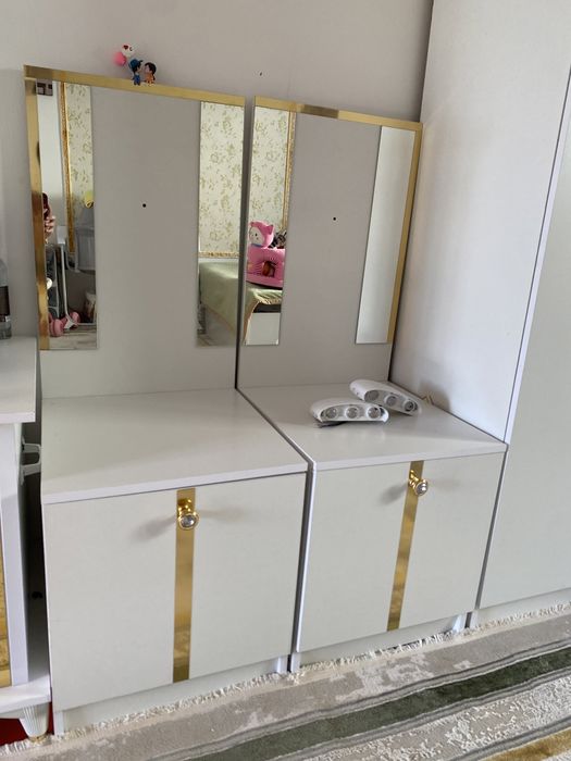 Продаётся спальный гарнитур в классическом стиле