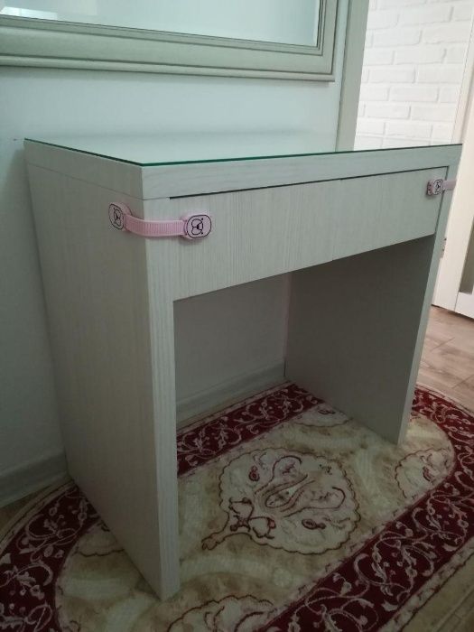 Продам туалетный столик