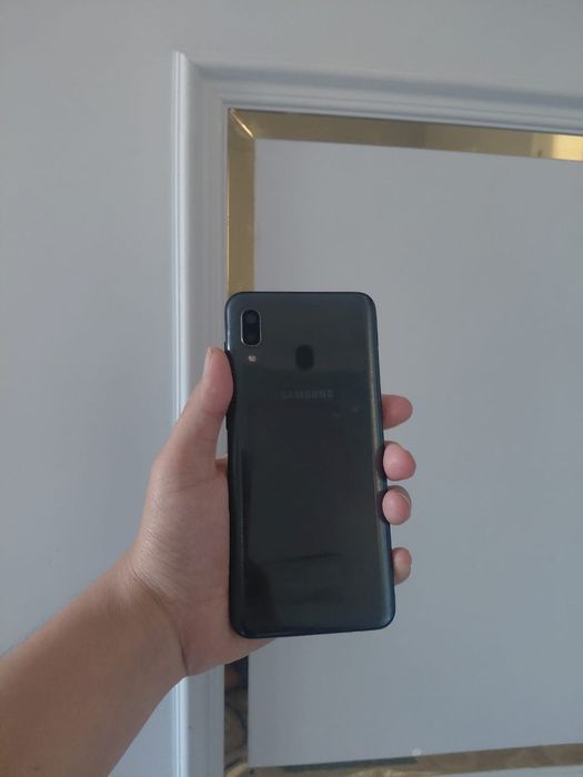 Смартфон Samsung A20