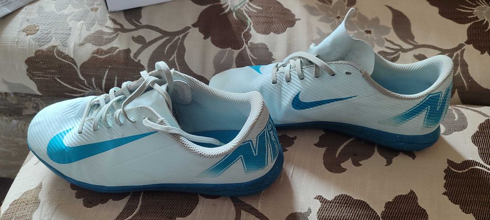 Бутонки тип стоножки Nike 36,5 номер