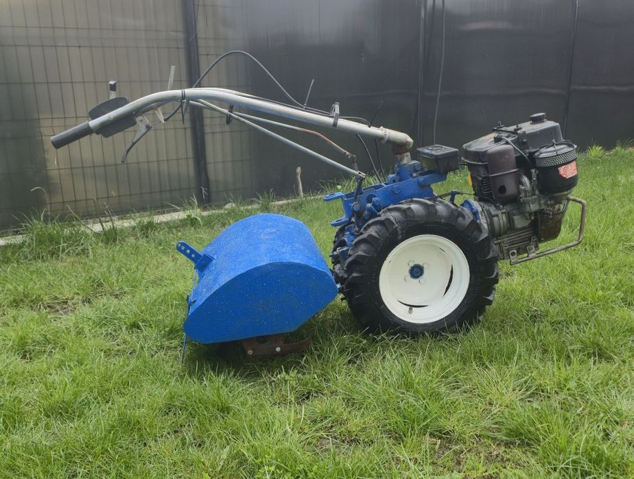 Vând motocultor BCS 10cp pe benzină cu freză de pământ și freza de zăpadă