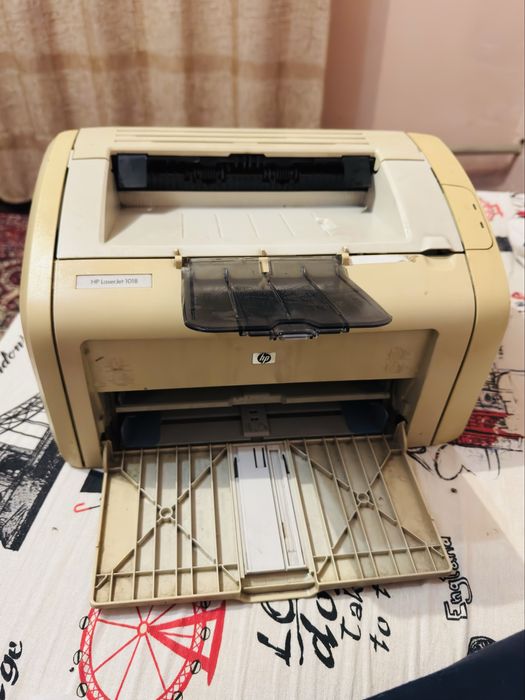 Принтер HP LaserJet 1018 2 картриджа