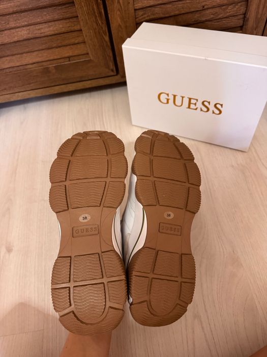 Оригинални дамски обувки Guess 38 Нови