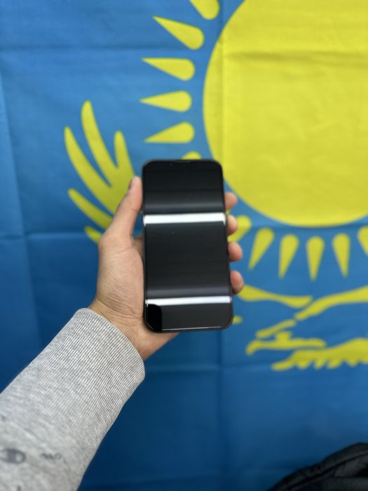 iPhone 13 телефон