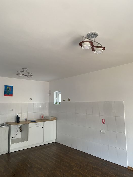 De inchiriat/vanzare casă spațioasă: ideală pentru locuință sau activități comerciale