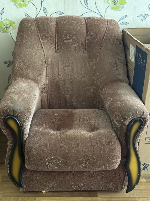 Продам 2 кресла в нормальном состоянии