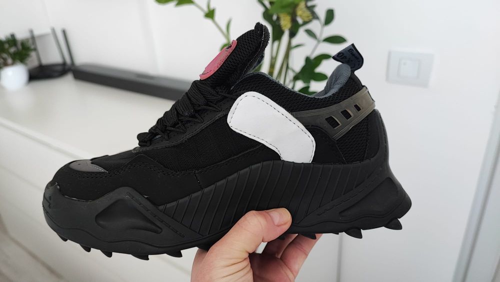 Adidasi  Off White Odsy