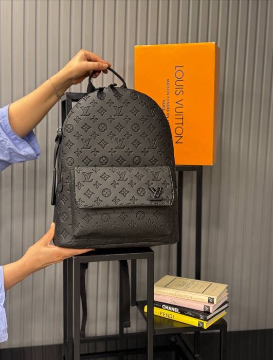 Ghiozdan Louis Vuitton nou !!! Dimensiuni 42/28 !!!