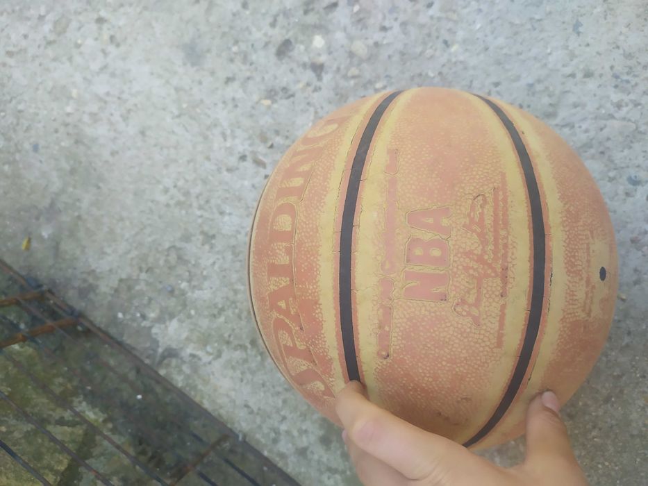 Подписана оригинална баскетболна топка Spalding