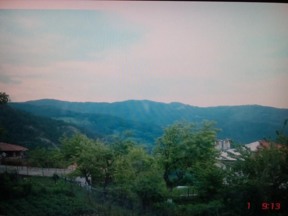 Продавам каменна къща до Ски Пистите на к.к. Пампорово 3ет. по 150кв.