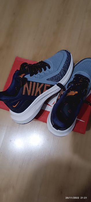 NIKE-Дамски Маратонки.