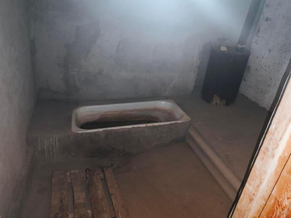 Hovli sotiladi 18 sotix. Yer maydoni katta