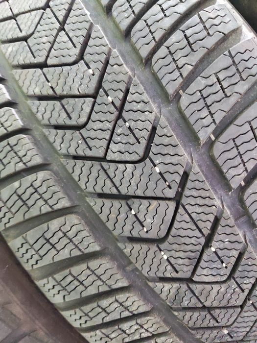 4 бр зимни 255/50/18 Pirelli