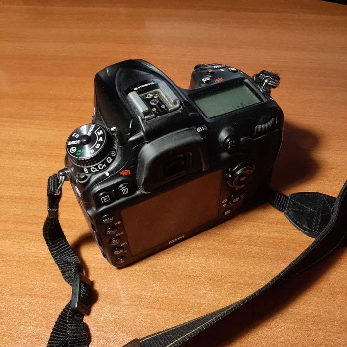 Продам фотоаппарат Nikon D7200 (тушка)