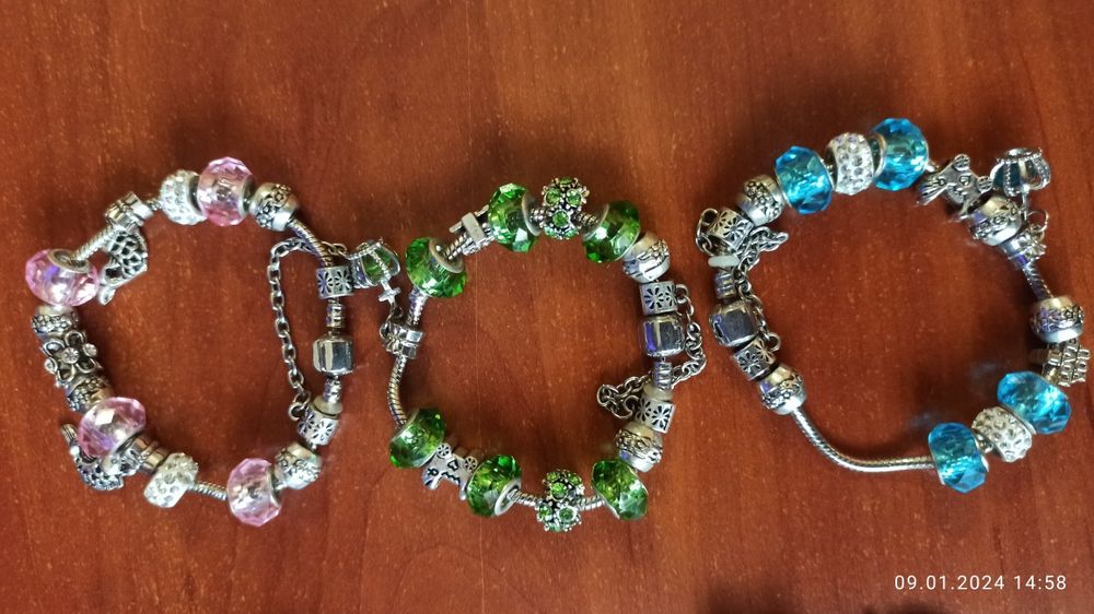 Браслет с шармами