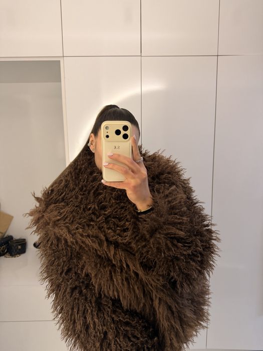 Кафяво пухено яке с дълъг косъм