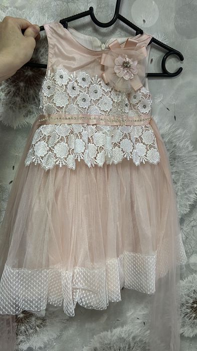 Продам платье девочек