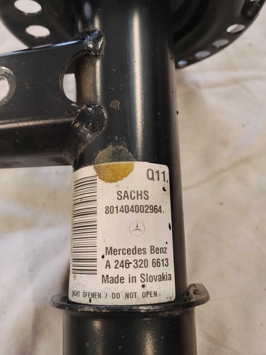 Продавам 1бр. употребяван преден десен амортисьор за Мercedes B180W246